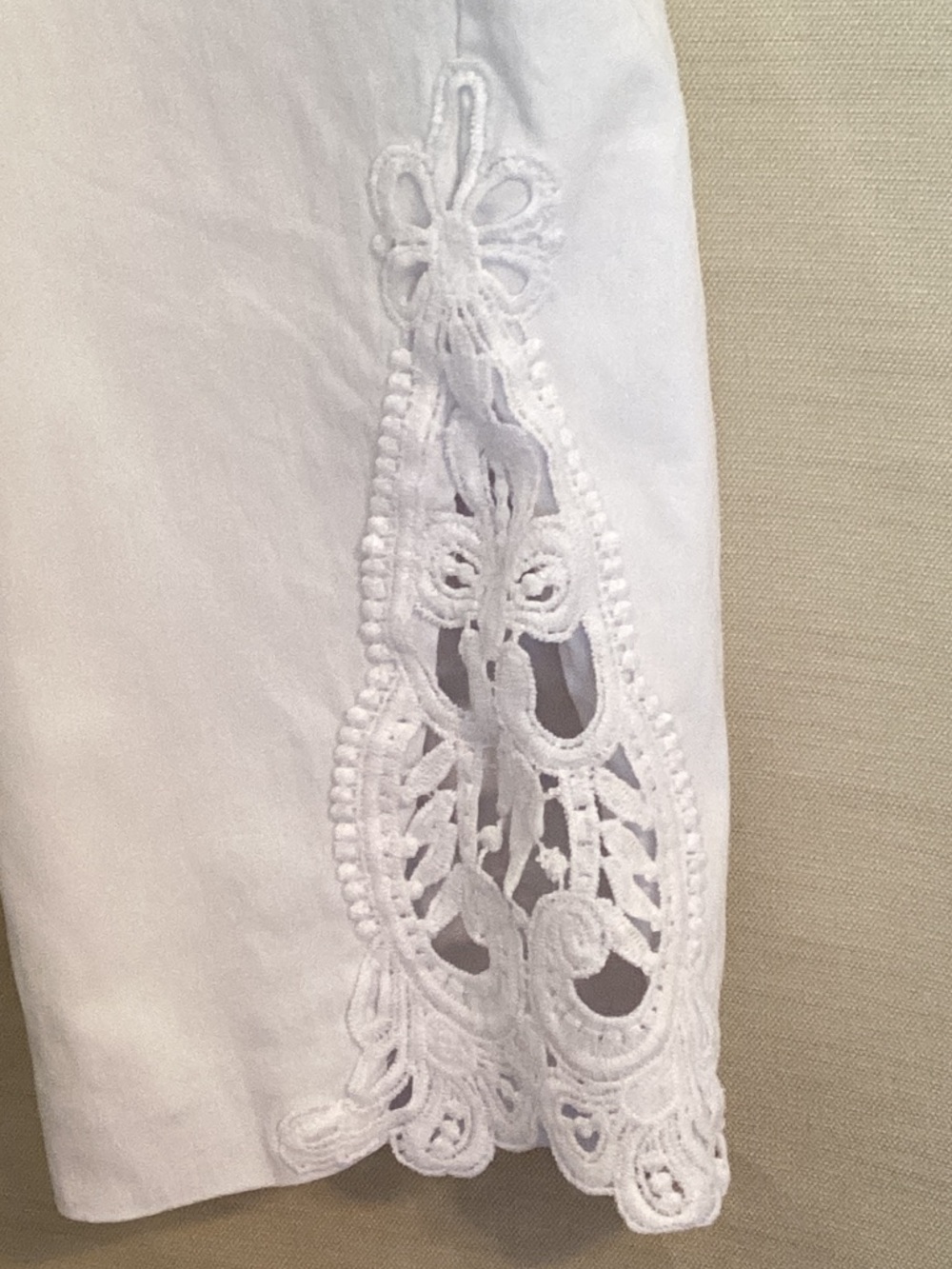 Women’s White Stretch Capri Pants - Picture 3 of 6